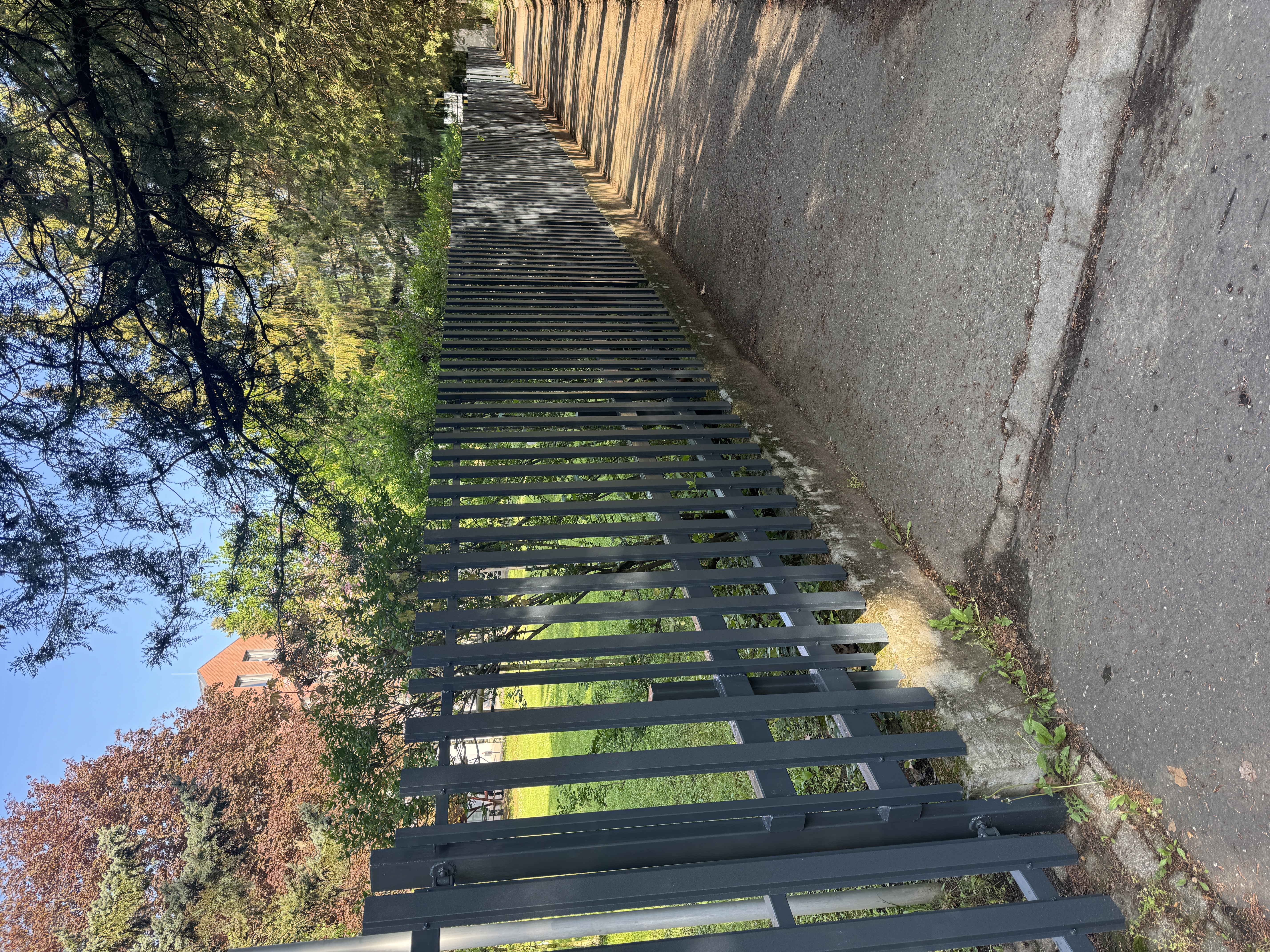 Budakalász ECO lemez pálcából kerítés építés